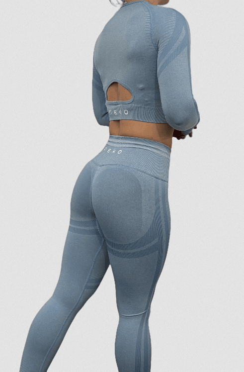 Neko komplet svetlo moder