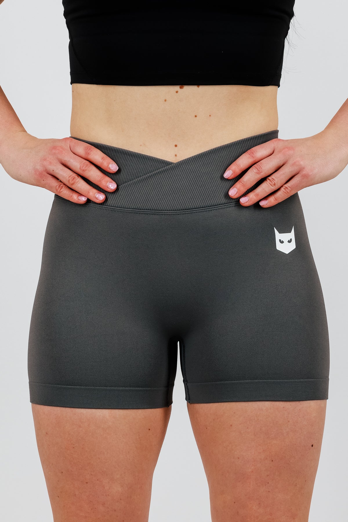 Neko kratke hlače sive