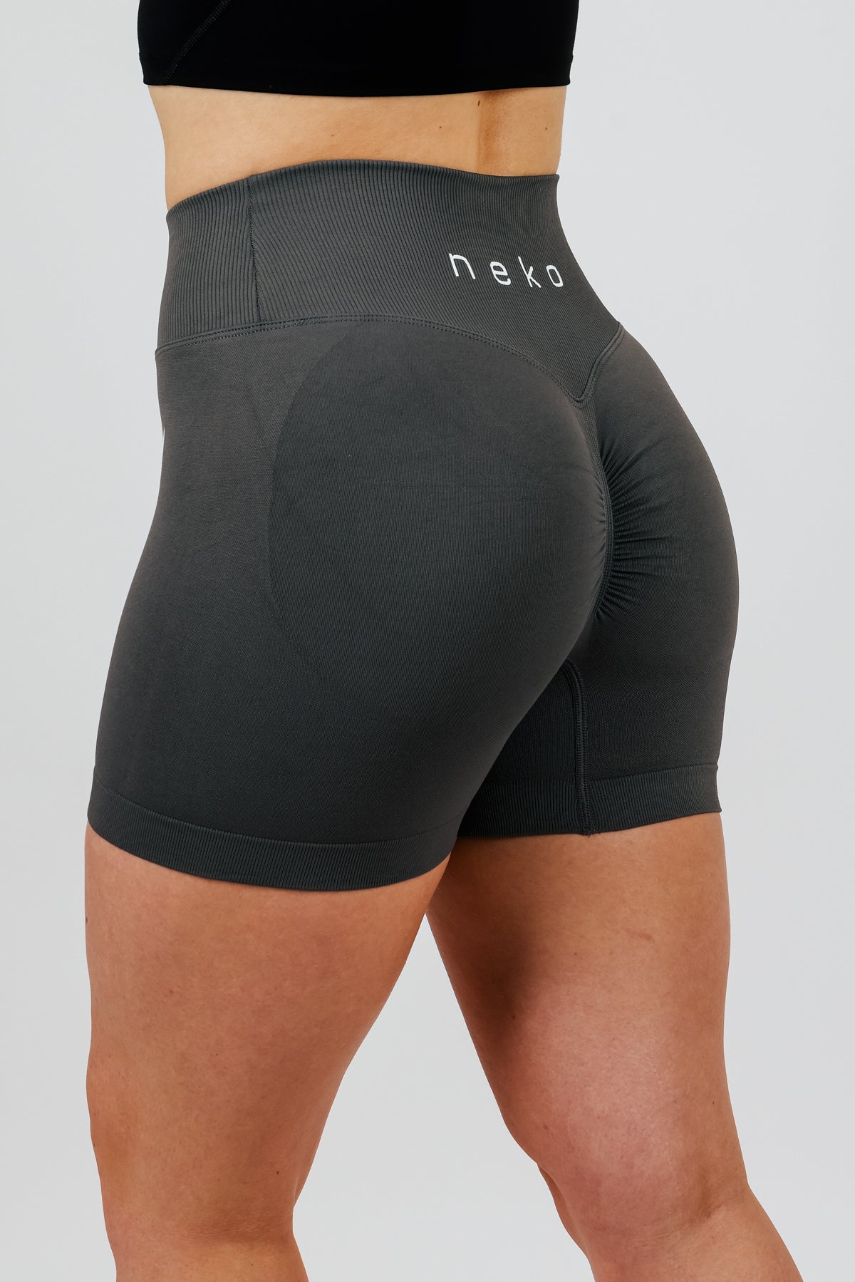 Neko kratke hlače sive