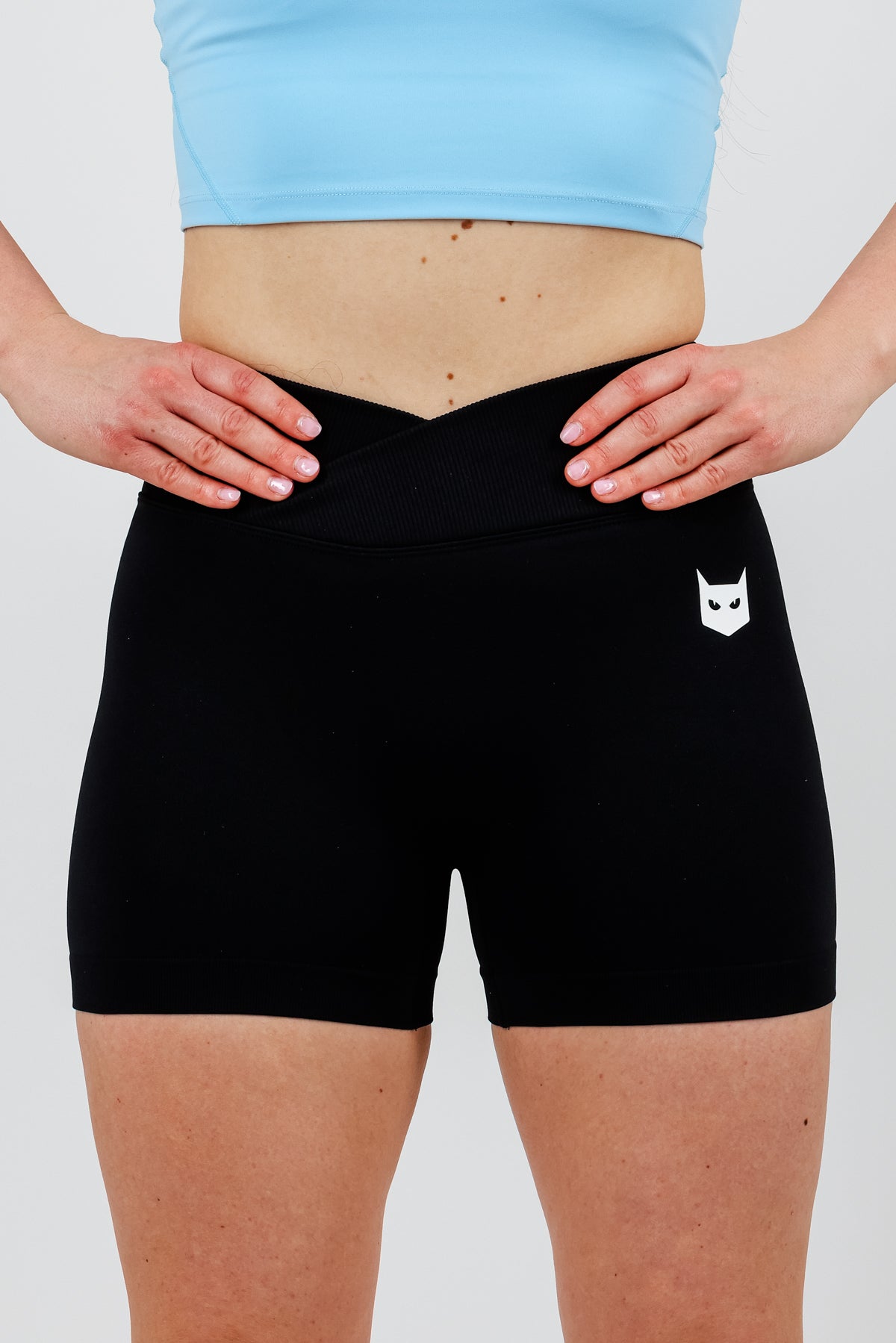 Neko kratke hlače črne