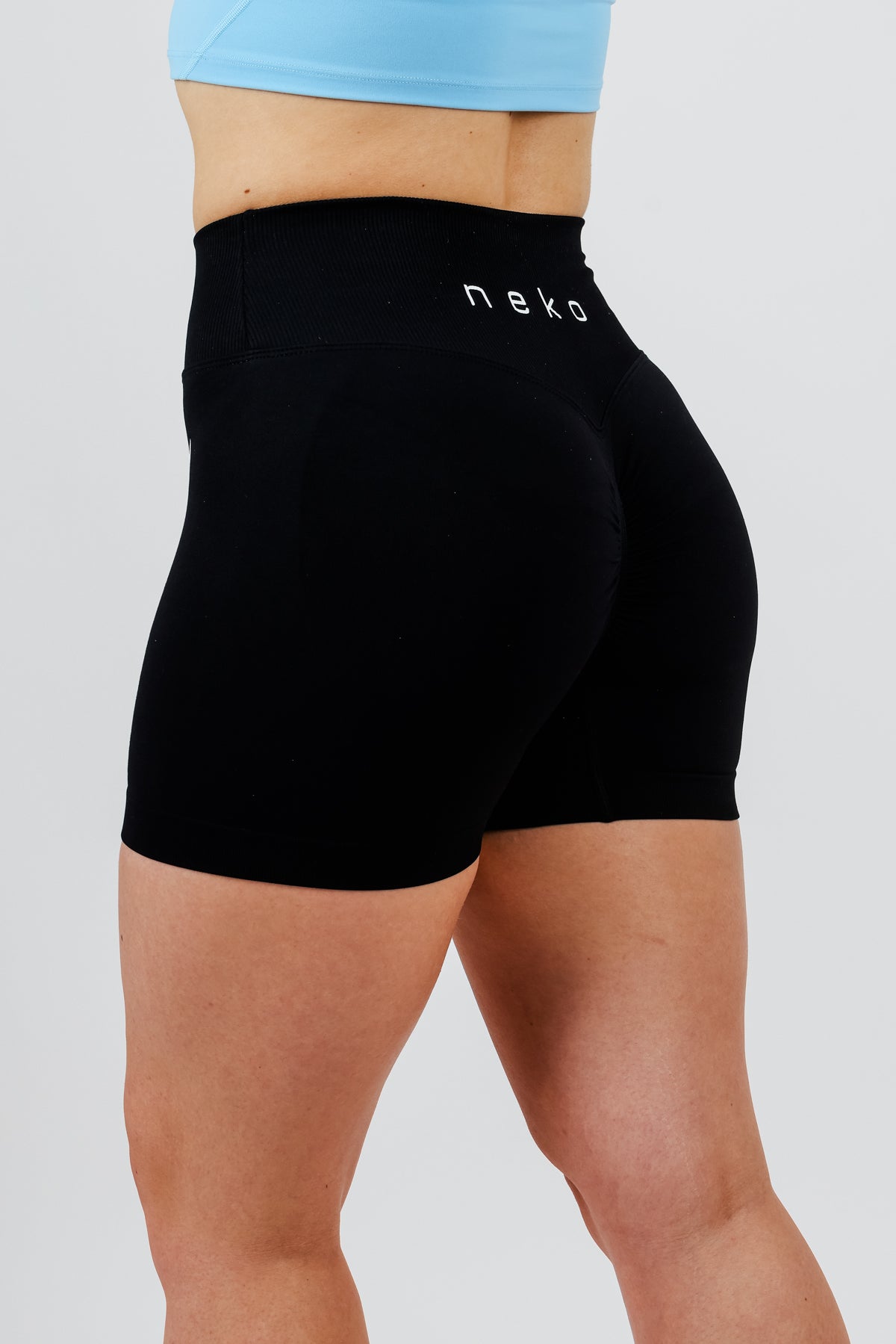 Neko kratke hlače črne