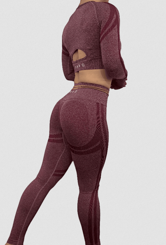 Neko komplet vijolično rdeč