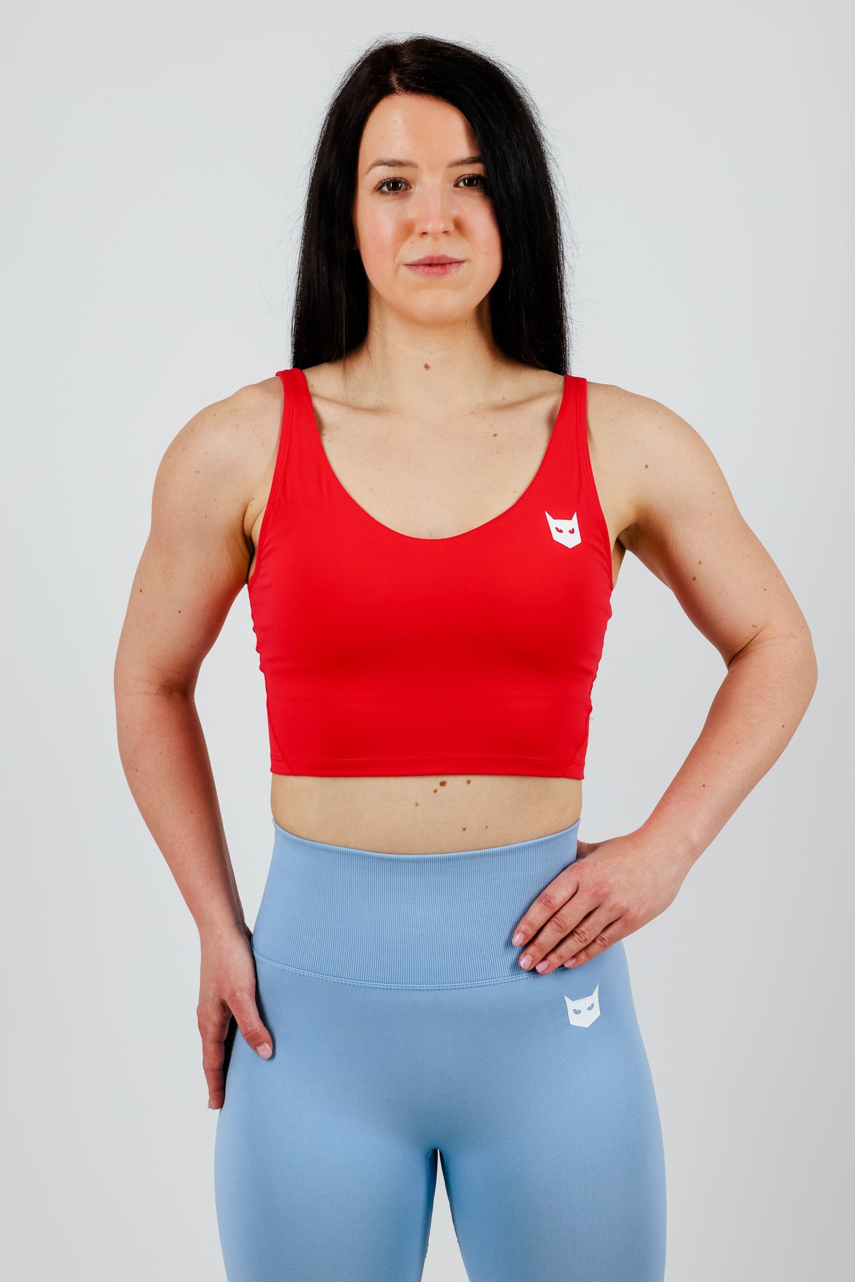 Neko športni top rdeč